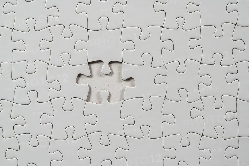 Puzzle game, blank, white, without motif, for printing, one piece missing