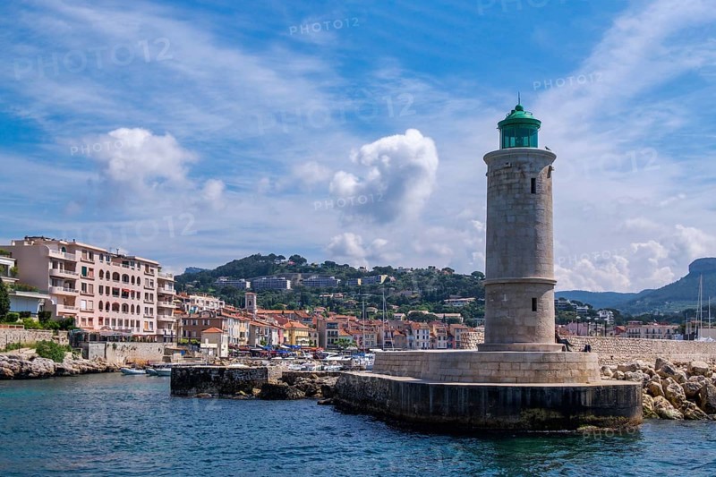 Lighthouse and harbour entrance of Cassis, Provence-Alpes-Cote d'Azur, South of France, France, Europe