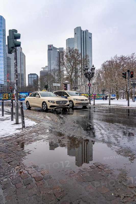 Puddle, winter in the city, Deutsche Bank building, Sparkasse, Trianon Frankfurt building, Gallusanlage street, Frankfurt am Main, Hesse, Germany, Europe