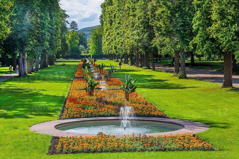 Fountain avenue in the spa gardens, spa town Bad Pyrmont, Lower Saxony state spa, Emmer, Emmertal, Weserbergland, Lower Saxony, Germany, Europe