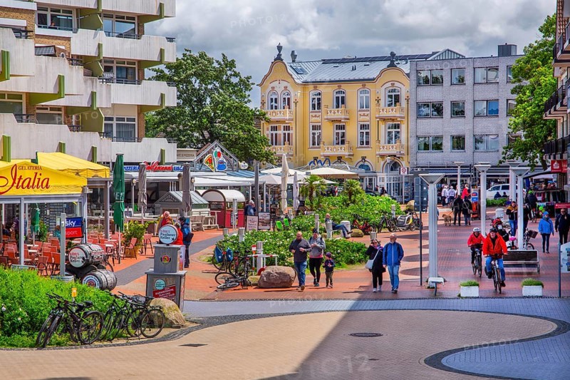 Centre with hotels in the district of Duhnen, North Sea spa town of Cuxhaven, North Sea coast, Elbe, Elbe estuary, Lower Saxony, Germany, Europe