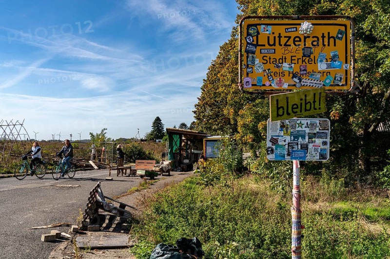 The village of Lützerath at the Garzweiler II open-cast lignite mine, the last buildings of the abandoned village are occupied by climate protection activists, it is to be the last village to be excavated, belongs to Erkelenz in the district of Heinsberg, North Rhine-Westphalia, Germany, Europe