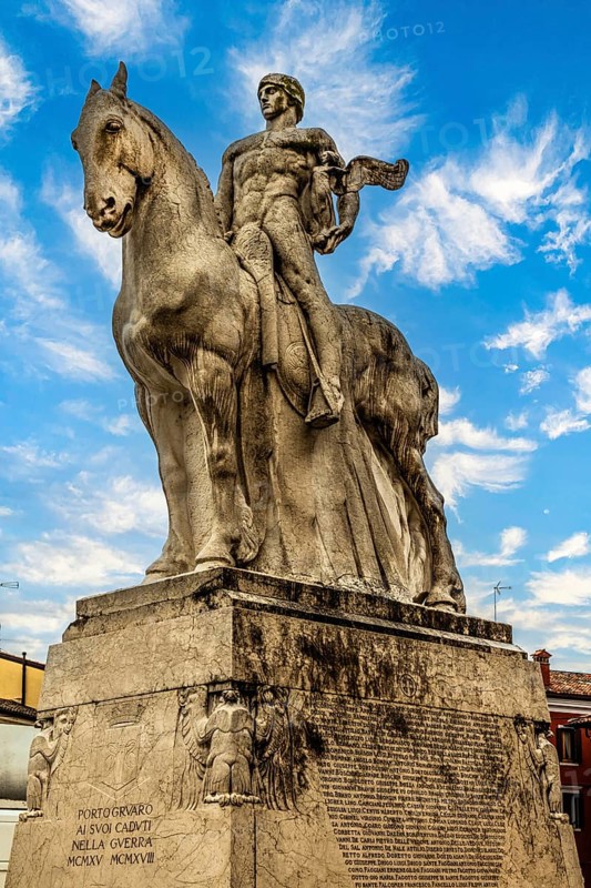 Equestrian statue for fallen soldiers in the Piazza della Republica, medieval old town centre, Portogruaro, Veneto, Friuli, Italy, Portogruaro, Veneto, Italy, Europe