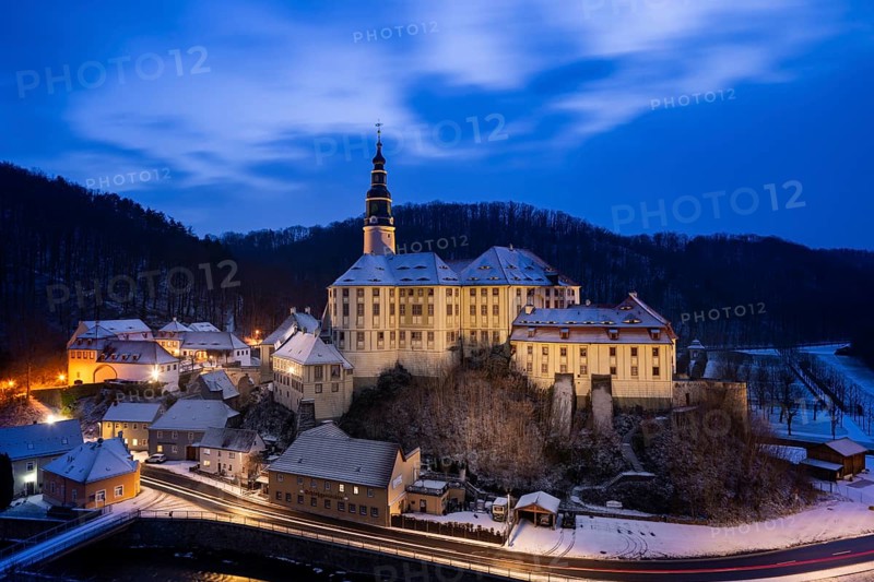 Winter evening in the Müglitz valley, impressively illuminated Weesenstein Castle at the blue hour, Weesenstein, Saxony, Germany, Europe
