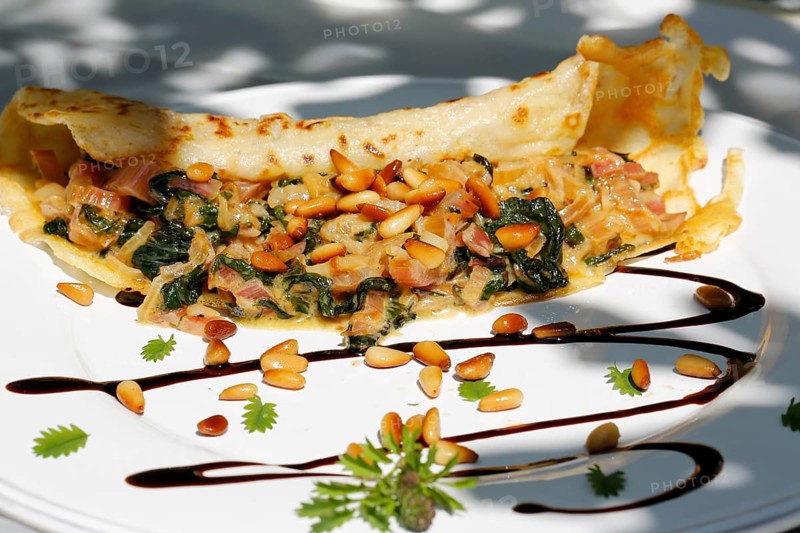 Swabian cuisine, stuffed pancakes with chard and pine nuts, vegetarian, hearty, savoury, typical Swabian reinterpreted, home cooking, vegetables, healthy, pan-fried dish, main course, plate, traditional cuisine, food photography, studio, Germany, Europe