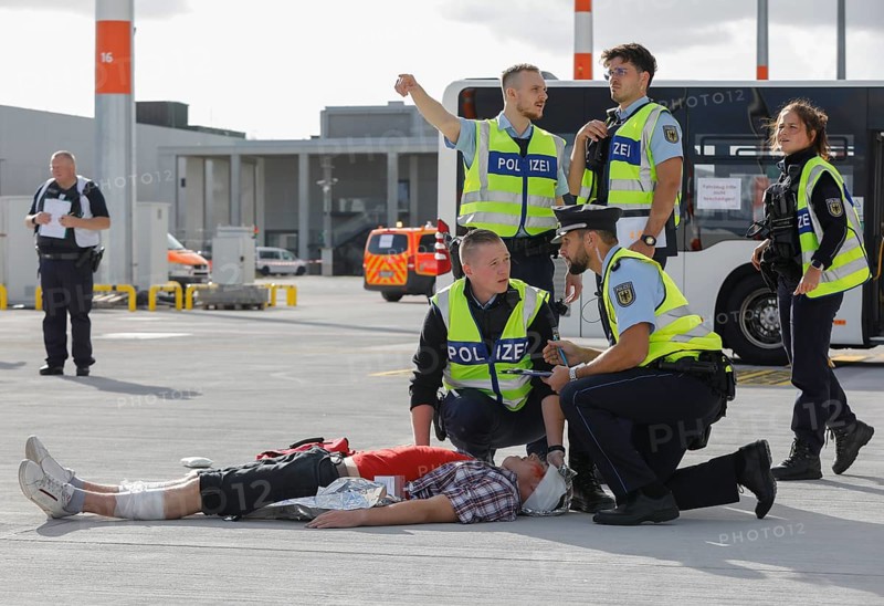 EASA emergency exercise at BER Airport, emergency services rehearsed an emergency in the aviation security area. The airport company rehearsed for an emergency together with the federal police and fire brigade as part of an emergency exercise, 11 October 2022
