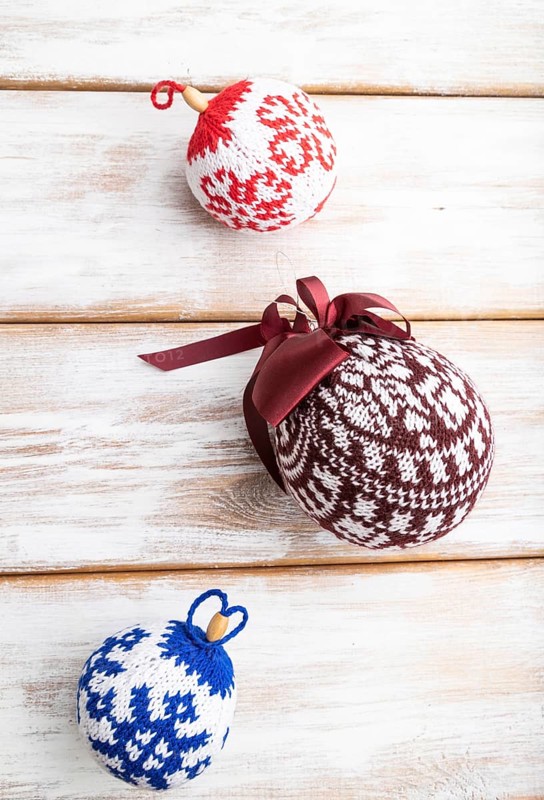 Christmas or New Year composition. Decorations, knitted balls, on a white wooden background. Top view, copy space, flat lay