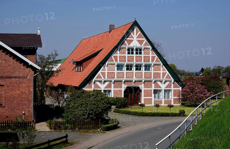 Deutschland, Niedersachsen, Steinkirchen, Bauernhaus mit Holzfachwerk