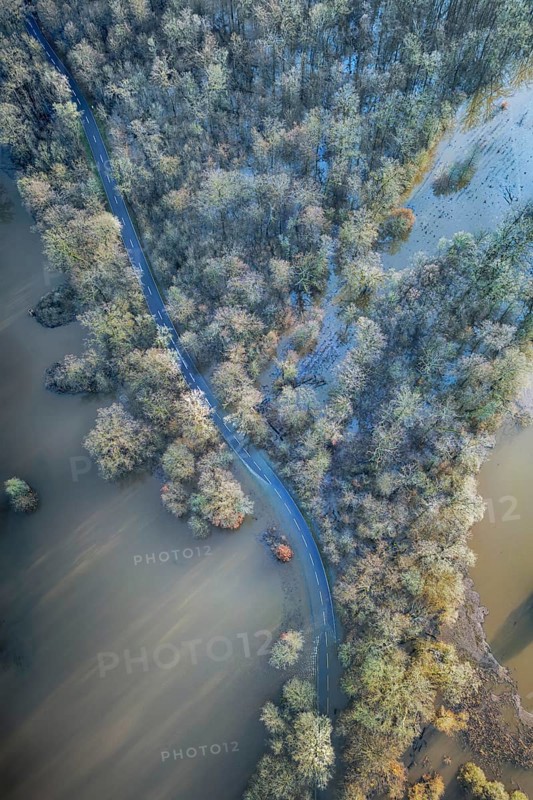 Aerial photograph, flood, closed roads, flood protection, flooding, dyke protection, dyke on the Elbe, flooding, sunrise, biotope, habitat, Elbe floodplain, floodplain landscape, river course, delta, Middle Elbe river landscape, flowing water, sunrise, Middle Elbe biosphere reserve, Saxony-Anhalt, Germany, Europe