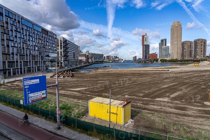 The Rijnhaven, a 28-hectare harbour basin, has now been filled in by almost a third to create space for up to 3, 000 flats, there will be an artificial beach, a floating park connected by jetties, restaurants and shops, cultural facilities, a major urban development project in the old harbour, the Rijnhaven borders on the popular Kop van Zuid and Katendrecht districts, Rotterdam, Netherlands