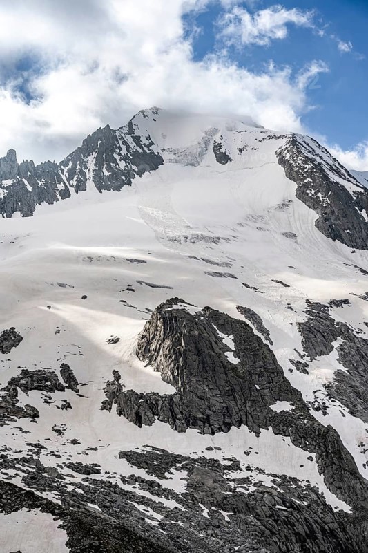 Glaciated mountain peak Großer Möseler, glacier Furtschaglkees, Berliner Höhenweg, Zillertal Alps, Tyrol, Austria, Europe