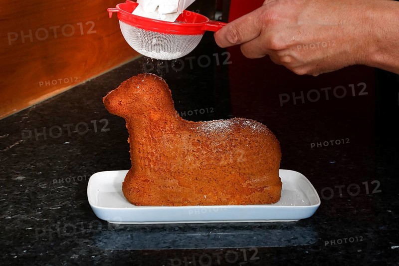 Swabian cuisine, baking, preparation of Easter lamb, baked dough dusted with icing sugar, sweet sponge, pastry for Easter, cake, typical Swabian, traditional cuisine, food photography, man's hand, sieve, studio, Germany, Europe