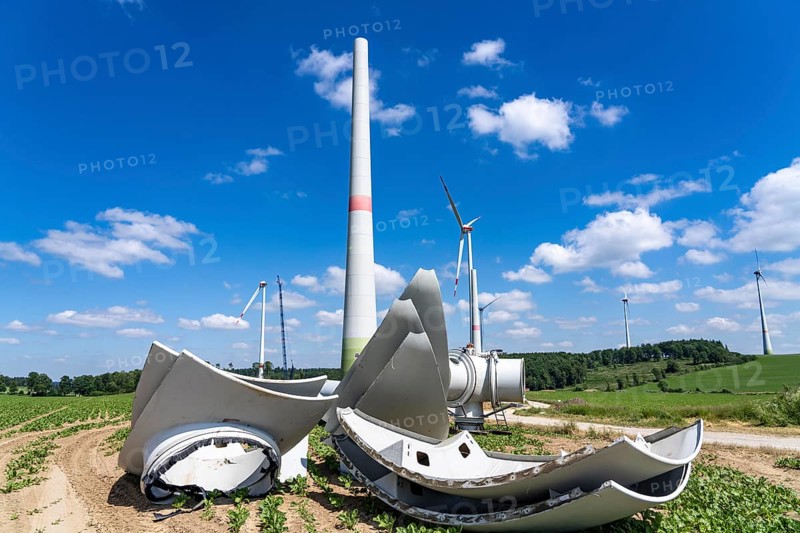 Repowering of a wind farm, near Brilon-Radlinghausen, 2 old turbines are demolished, rotors and dome are already on the ground and 4 new wind turbines are erected, each with a hub height of 160 metres, each with an output of 4.2 MW, North Rhine-Westphalia, Germany, Europe