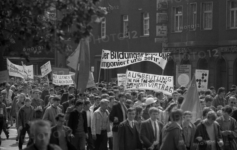 DEU, Germany, Dortmund: Personalities from politics, business and culture from the years 1965-71, Cologne. DGB demonstration for better education, apprenticeships and against youth unemployment ca. 1965, Europe