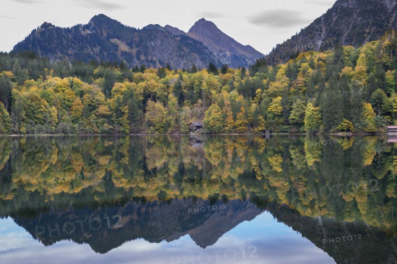 Freibergsee lake in autumn, near Oberstdorf, with the Allgäu Alps behind it, Allgäu, Bavaria, Germany, Europe