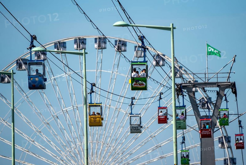 Rhine cable car, cabin above the Rhine, Ferris wheel at the zoo, Cologne, North Rhine-Westphalia, Germany, Europe