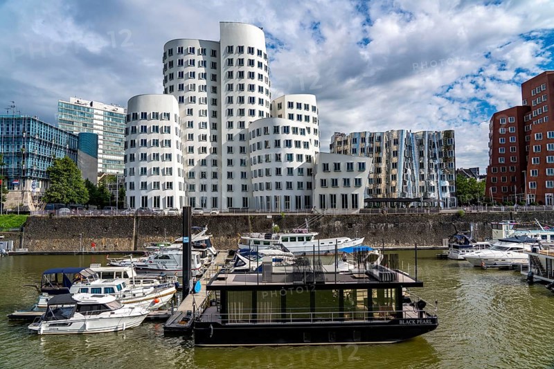 Media harbour, Düsseldorf, marina, marina, Neuer Zollhof, Gehry buildings, by architect Frank O. Gehry, Düsseldorf, North Rhine-Westphalia, Germany, Europe