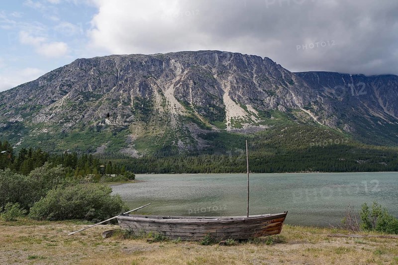 Old boat on the shore of Bennett Lake, Chilkoot Trail, Gold Rush, Yukon Territory, Canada, North America