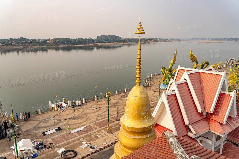 View from the roof of the Buddhist temple Wat Lam Duan across the Mekong to Laos, Nong Khai, Thailand, Asia