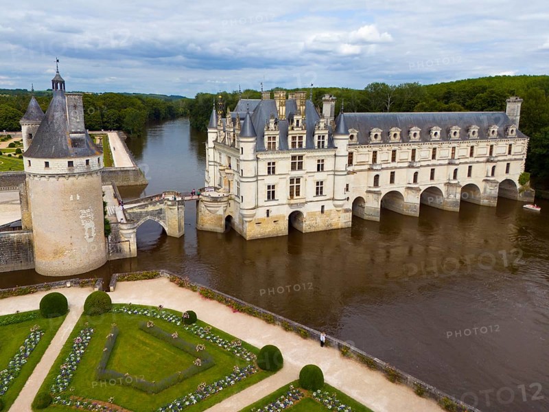 Renaissance castle on a bridge over a river, surrounded by well-tended parks, aerial view, Chenonceau Castle, Château de Chenonceau, moated castle, Chenonceaux, Cher River, France, Europe