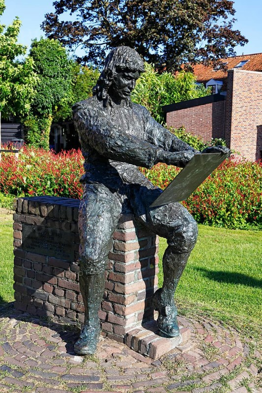 Bronze sculpture showing Paulus Potter, the painter holding a sketchpad, statue by Jan van Velzen, Enkhuizen, North Holland, Netherlands