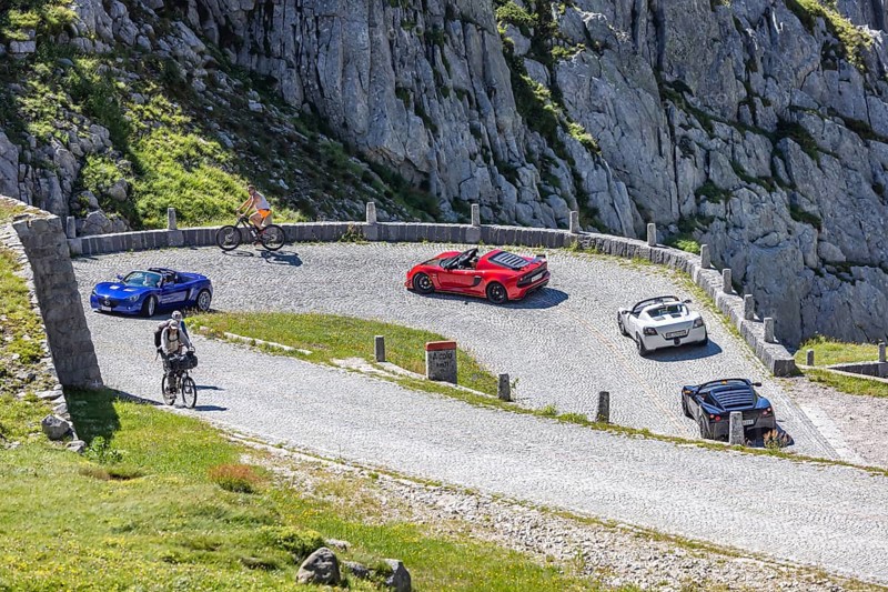 La Tremola, the world-famous serpentine road through the Val Tremolo, Switzerland's longest road monument with 24 hairpin bends. A popular leisure activity for owners of sports cars or vintage cars is the tour over the winding Alpine pass. Airolo, Canton Ticino, Switzerland, Europe