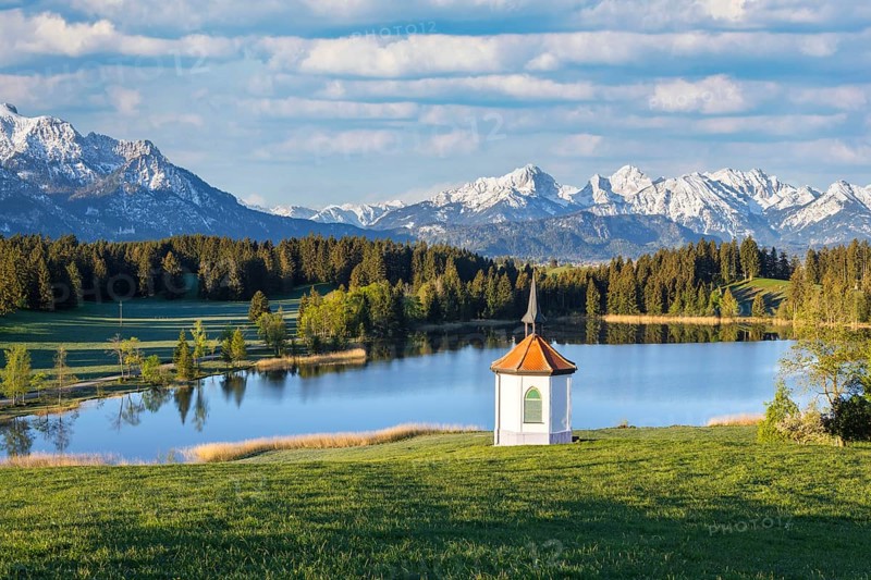 Chapel at Hegratsrieder See near Füssen, Allgäu Alps, snow, Allgäu, Bavaria, Germany, Europe