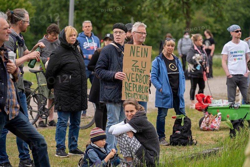 Demonstration against the restrictions in the Corona crisis, anti-vaccination, protest against compulsory masks and other rules, a group, Not without us, Essen, Essen, North Rhine-Westphalia, Germany, Europe