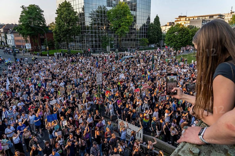 Demo against the AFD party conference in the Grugahalle in Essen, over 5000 participants came to Essen for a rave demo, Bass gegen Hass, which led to the Grugahalle, North Rhine-Westphalia, Germany, Europe