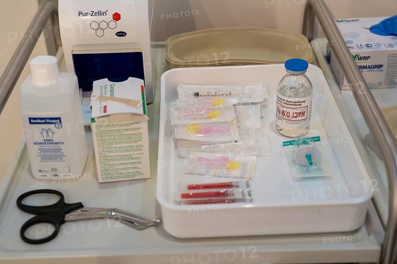 Vaccination booth, medical equipment, during the test run in the vaccination centre for corona vaccinations, in a hall at Messe Essen, by the city, the fire brigade and various aid organisations, 12 vaccination lines for a daily vaccination of up to 2400 people, operated by the North Rhine-Westphalia Association of Statutory Health Insurance Physicians
