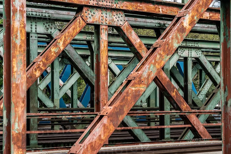 Railway bridges over the Rhine-Herne Canal near Oberhausen, for passenger and freight transport, old steel truss bridges, Oberhausen, North Rhine-Westphalia, Germany, Europe