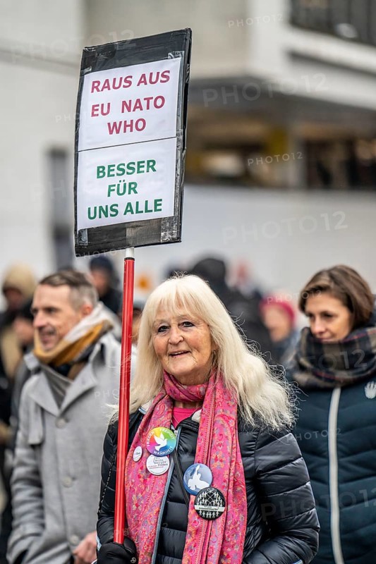 Demo by the group North Rhine-Westphalia Erwacht, a mixture of anti-vaccination activists, lateral thinkers, right-wing radicals, conspiracy theorists, nationalists, Essen, North Rhine-Westphalia, Germany, Europe