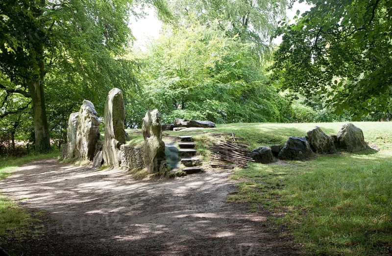 Wayland´s Smithy is an historic Neolithic chambered long barrow on the Ridgeway near Ashbury, Oxfordshire, England, UK