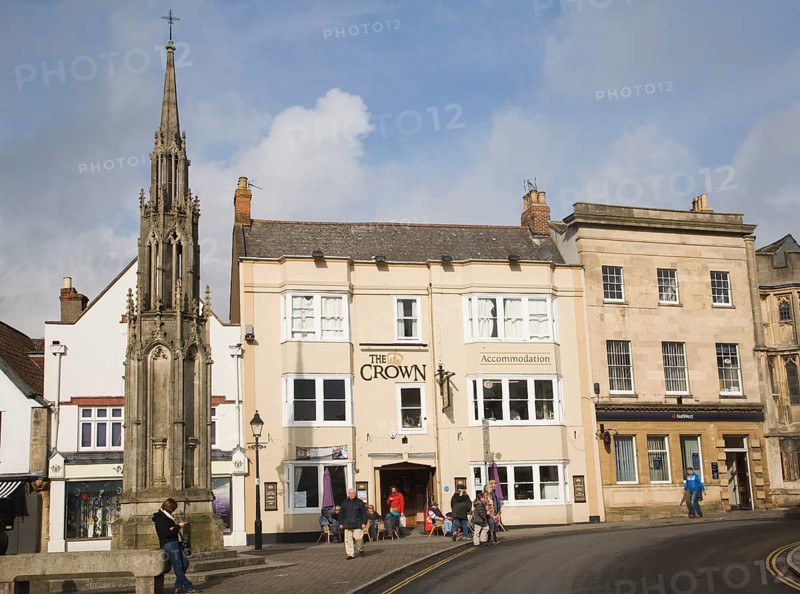 Crown Hotel and market cross in historic Market Place, Glastonbury, Somerset, England, United Kingdom, Europe