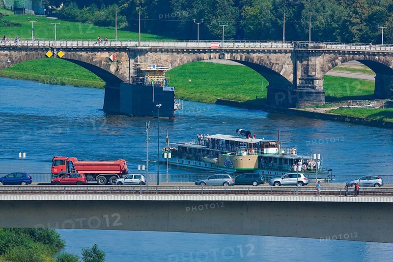 In the early hours of the morning, a section of the Carola Bridge collapsed for unknown reasons. Over a length of around 100 metres, the section on which the trams normally run collapsed into the Elbe. Image of the intact bridge from 2011 with the Albert Bridge, Carola Bridge in Dresden, Dresden, Saxony, Germany, Europe