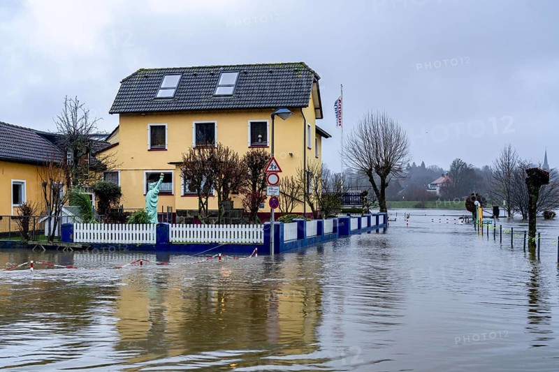 Flood on the Ruhr, here near Hattingen, buildings at a flooded campsite, completely surrounded by floodwater, after days of continuous rain, North Rhine-Westphalia, Germany, Europe