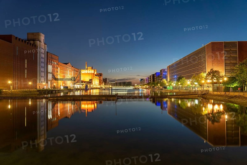 The inner harbour, Duisburg, former mills and warehouse buildings, modern office buildings, North Rhine-Westphalia, Germany, Europe