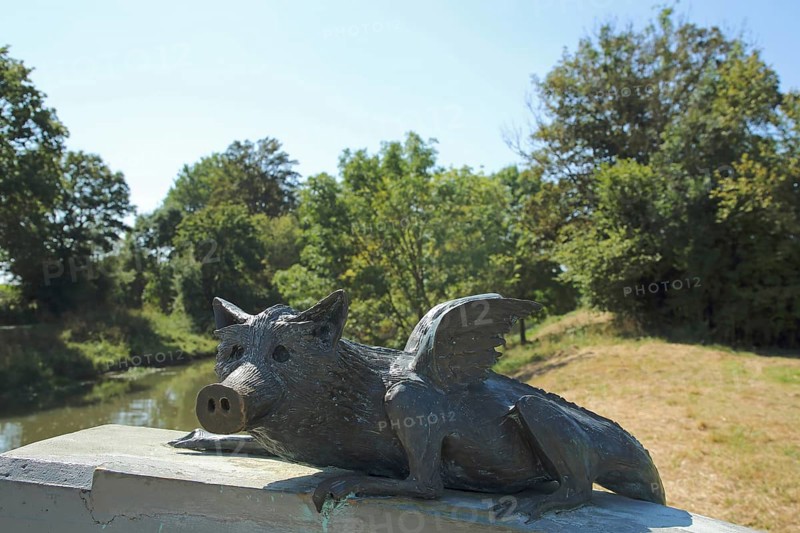 GreenBelt Animal by Robert Gernhardt 2005, mythical creature, animal figure, pig figure, figurine, nose, bronze, GreenBelt Animal, Rhine, Main, RhineMain Regional Park, Nidda, Bonames, Frankfurt am Main, Hesse, Germany, Europe