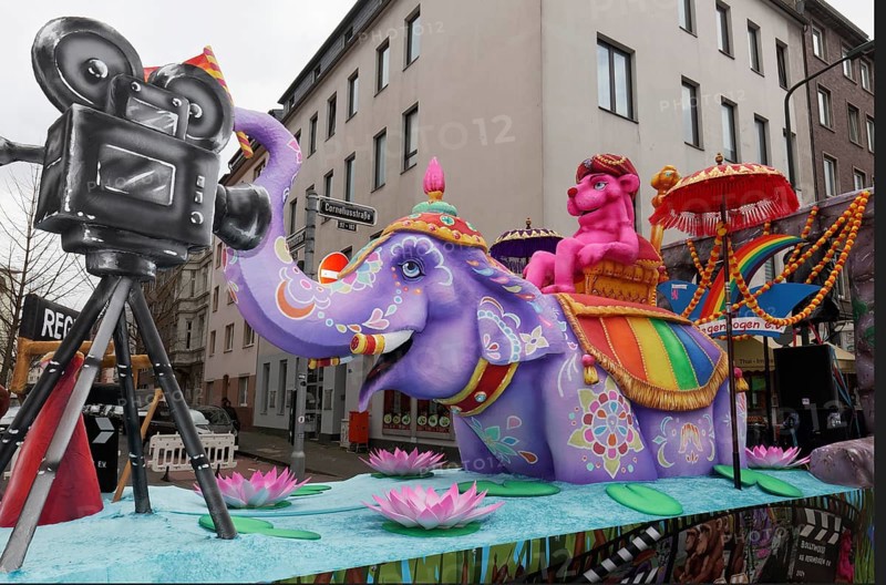 Original theme float Bollywood film, Düsseldorf heraldic lion rides on Indian elephant, Rose Monday parade Düsseldorf, North Rhine-Westphalia, Germany, Europe