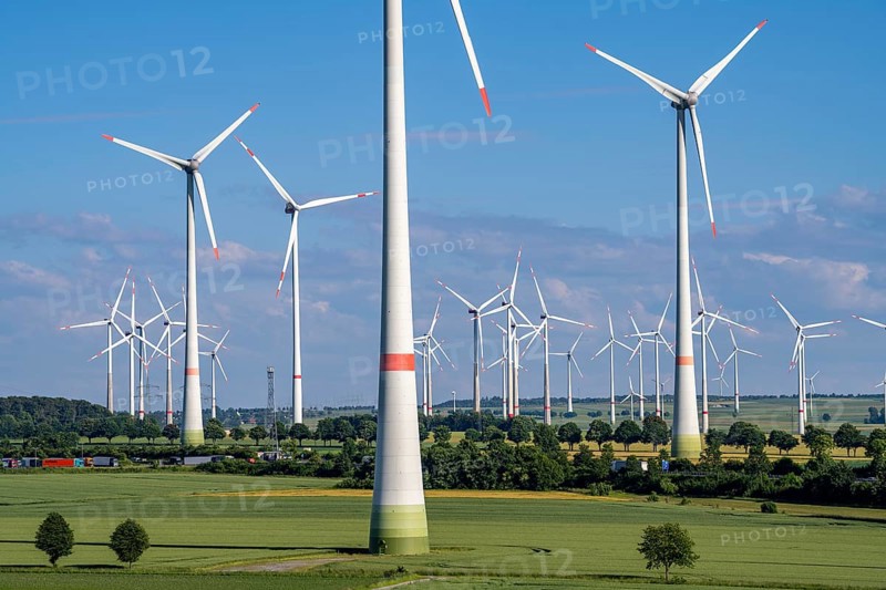 Wind farm north-east of Bad Wünnenberg, East Westphalia Lippe, Paderborn district, with the A44 motorway running through the middle, grain field, North Rhine-Westphalia, Germany, Europe