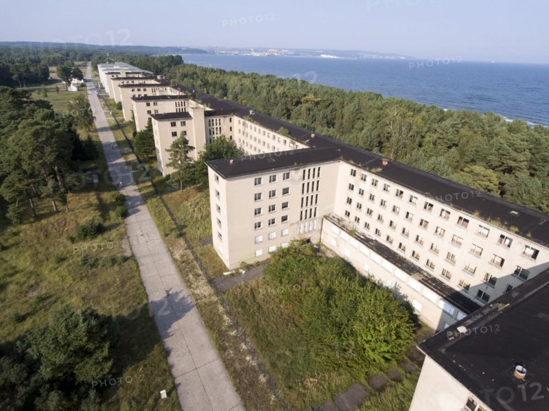 Aerial view of Prora, the four kilometre long seaside resort built by the National Socialists. At the time, 20, 000 people were supposed to spend their holidays here. Under the name Neues Prora, luxury holiday flats are now being built in the listed complex right by the sea, 13/09/2016