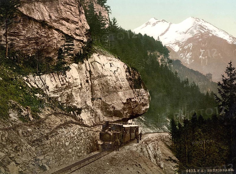 Die Eisenbahn zwischen Passhohe und Meiringen, Brünig, Bernese Oberland, Switzerland, Historic, digitally restored reproduction from a 19th century original, Record date not stated, The railway between Passhohe and Meiringen, Brunig, Bernese Oberland, Switzerland, Historic, digitally restored reproduction from a 19th century original, Record date not stated, Europe
