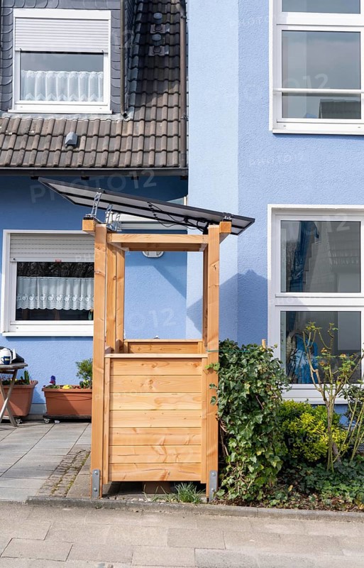 Detached house with various solar modules, in addition to solar panels on the roof of the house, plug-in solar modules are mounted on a dustbin box as a roof, Essen, North Rhine-Westphalia, Germany, Europe