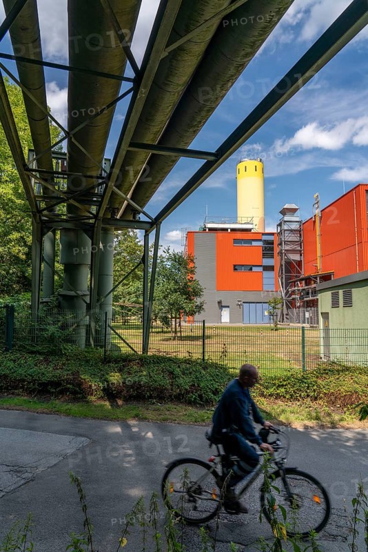 Hiltrop combined heat and power plant, of Stadtwerke Bochum, natural gas-fuelled combined heat and power plant, built as a gas and steam combined heat and power plant, the power plant supplies up to 20, 000 flats, North Rhine-Westphalia, Germany, Hiltrop combined heat and power plant, of Stadtwerke Bochum, natural gas-fuelled combined heat and power plant, built as a gas and steam combined heat and power plant, district heating pipelines the power plant supplies up to 20, 000 flats, North Rhine-Westphalia, Germany, Europe