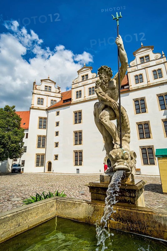 Neptune Fountain, Hartenfels Castle, Torgau, Saxony, Germany, Europe