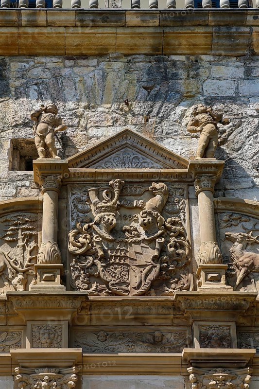 Stone figures, putti, putti, coat of arms, relief, decoration above portal, detail, Hohentübingen Palace, Museum of the University of Tübingen MUT, higher education institution, historical building, place of learning, Renaissance complex built in the 16th century, Eberhard Karls University of Tübingen, Tübingen, Baden-Württemberg, Germany, Europe