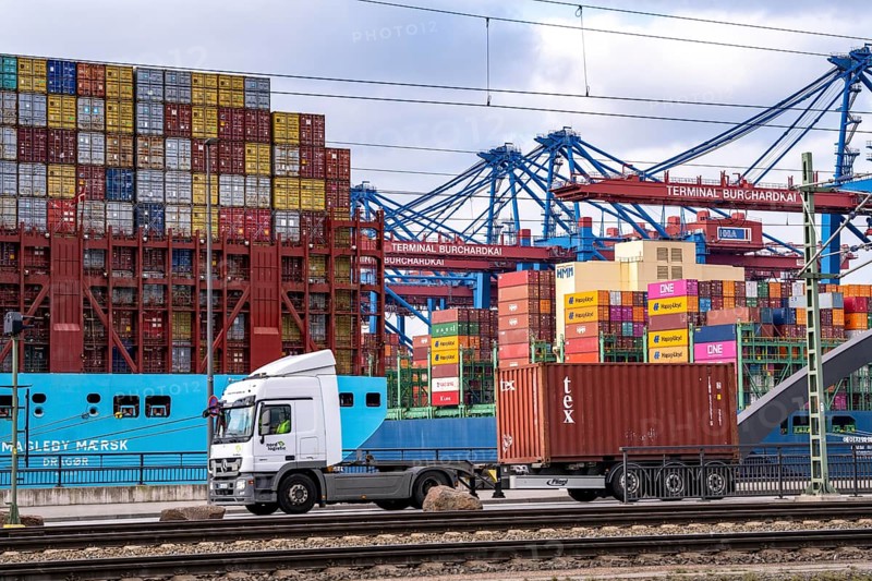 Port of Hamburg, Waltershofer Hafen, container ships, lorries bring and collect freight containers to and from HHLA Container Terminal Burchardkai, Hamburg, Germany, Europe