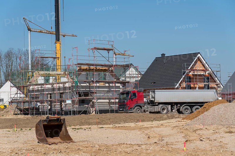New development area, Am Schwan, in Wesel, where 70 detached and semi-detached houses are being built, Lower Rhine, Germany, Europe