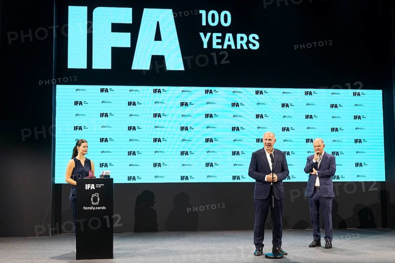 Kai Wegner (Governing Mayor of Berlin, CDU) gives a press statement after the press tour of the IFA (Internationale Funkausstellung) exhibition at the exhibition grounds, Berlin, 06/09/2024