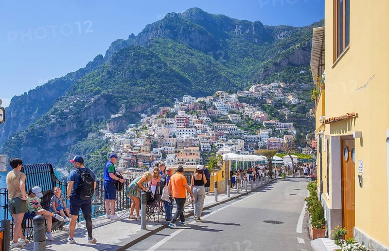 Footpath to the centre with panorama of the town on the steep slopes above the sea, Positano, Amalfi Coast, Amalfitana, Campania, Italy, Europe